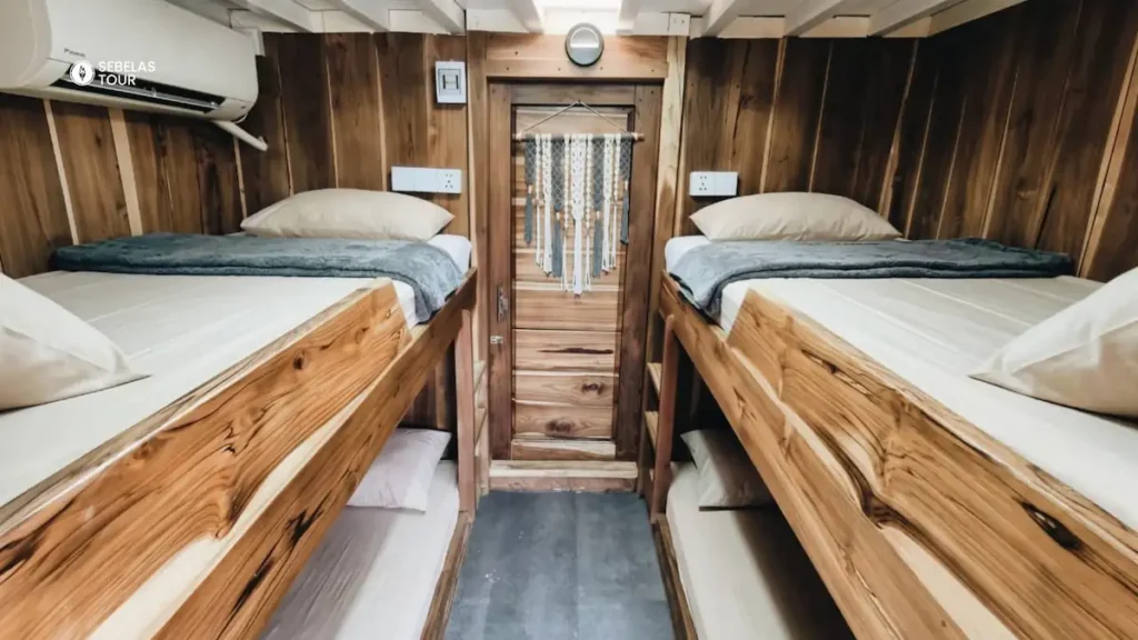 Sharing cabin AC kapal open trip Labuan Bajo