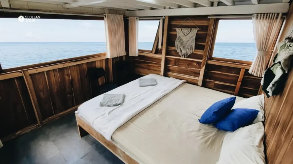 Private cabin AC untuk 2 orang Labuan Bajo