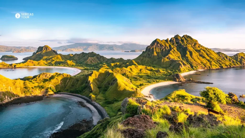 Sunrise di Pulau Padar Labuan Bajo