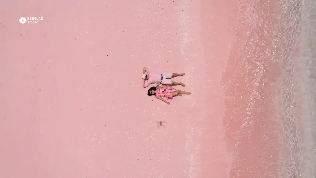 Pink Beach Labuan Bajo pantai pasir merah muda