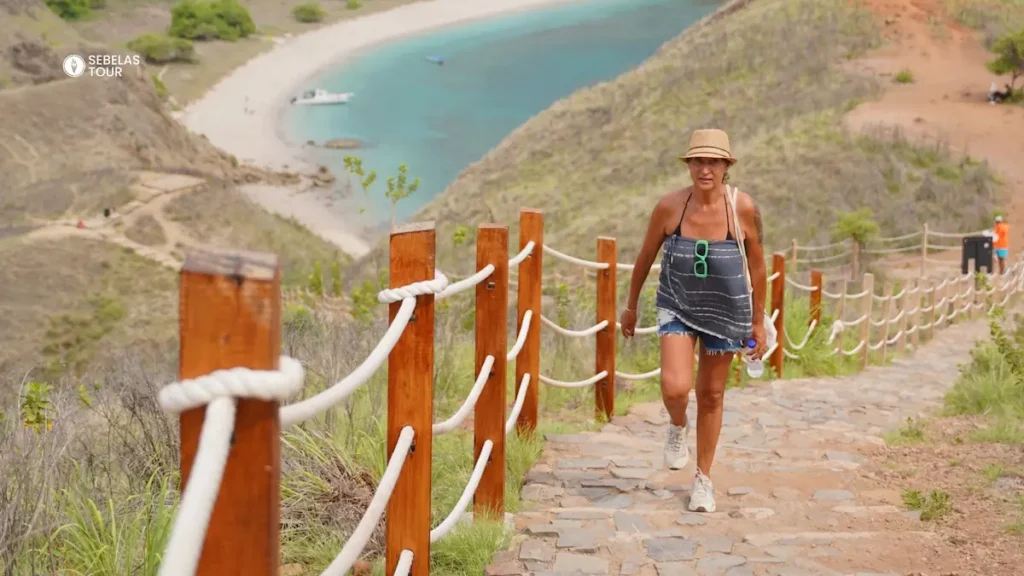 Jalur tangga trekking Pulau Padar