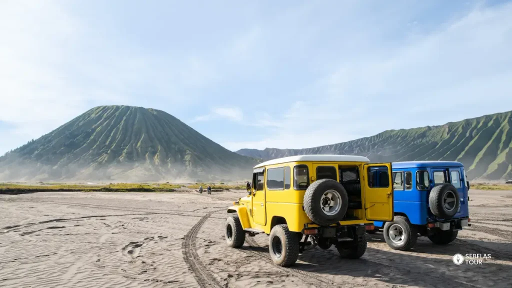 Paket wisata Malang Bromo dengan jeep