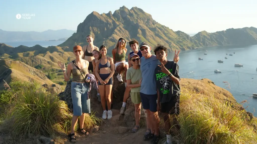 Corporate gathering tim kantor di Labuan Bajo